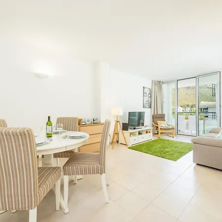 Port Apartment *